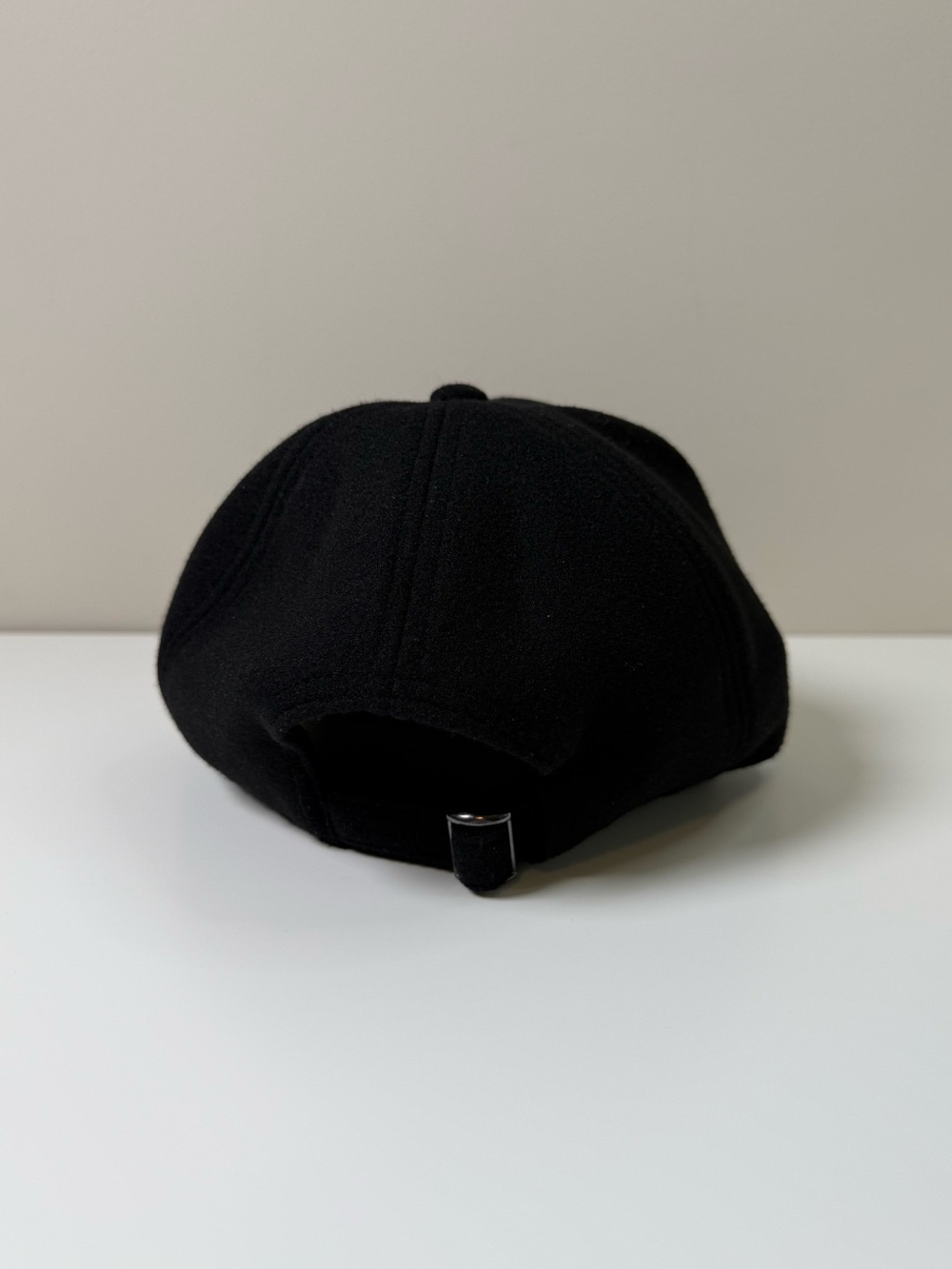 Alo Yoga | Off Duty Prestige Cap | Black | One Size - Picture 4 of 14
